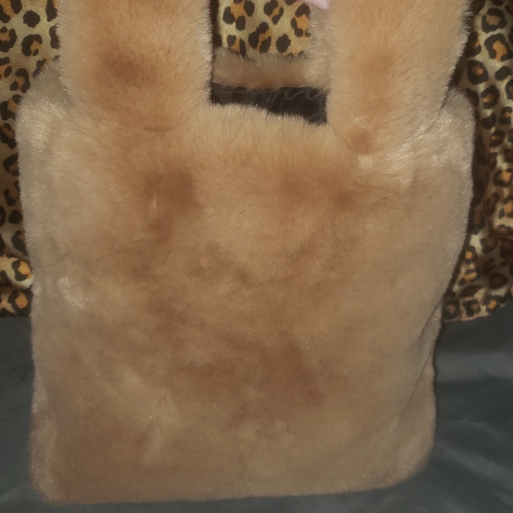 Unhide Elegant Faux Fur Tan Tote Bag - Picture 1 of 5